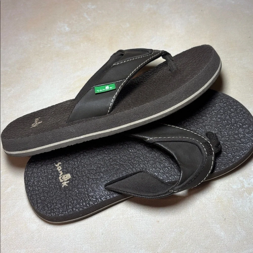 Sanuk Brown Flip Flops, Boys size 13, excellent condition